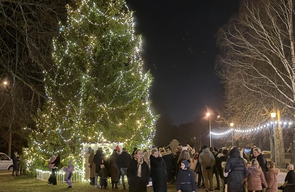 Pasigerėkime Jonavos seniūnijose įžiebtomis Kalėdų eglėmis