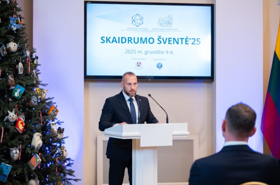 „Skaidrumo akademijos“ padėka -  Jonavos J. Vareikio progimnazijos Kulvos skyriaus vedėjai, etikos mokytojai Editai Pilvinienei