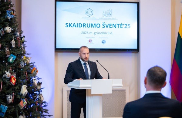 „Skaidrumo akademijos“ padėka - Jonavos J. Vareikio progimnazijos Kulvos skyriaus vedėjai, etikos mokytojai Editai Pilvinienei