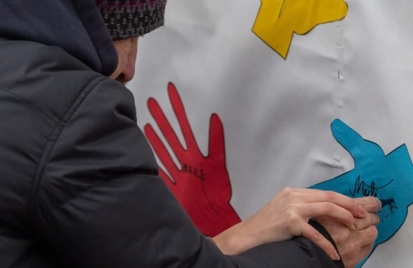 Jonavos rajono neįgaliųjų veiklos centre paminėta Tarptautinė žmonių su negalia diena: sukurta bendrystę simbolizuojanti „1000 rankų“ instaliacija