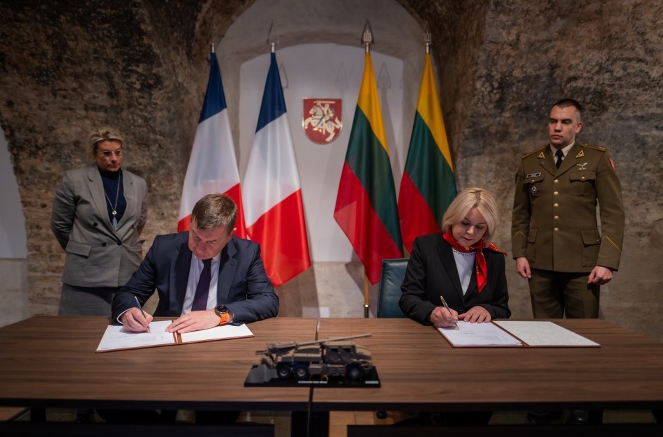 Pasirašyta sutartis dėl ratinių haubicų „CAESAR Mk II“ pirkimo