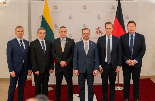 KAM ir tarptautiniai gynybos pramonės partneriai pasirašė susitarimus dėl „Leopard 2 A8“ tankų