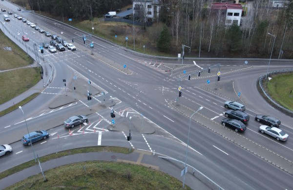 „Via Lietuva“ šalies keliuose modernizavo šviesoforus ir eismo valdymo sistemas: kaip dėl to pasikeis eismo pralaidumas