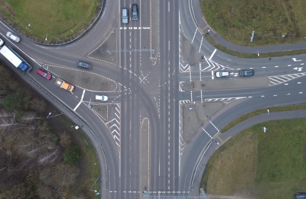 „Via Lietuva“ šalies keliuose modernizavo šviesoforus ir eismo valdymo sistemas: kaip dėl to pasikeis eismo pralaidumas