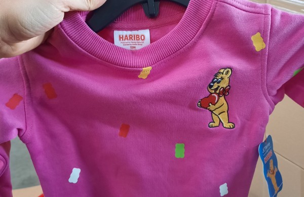 Krovinyje tarp dėvėtų rūbų – ir naujų drabužių klastotės