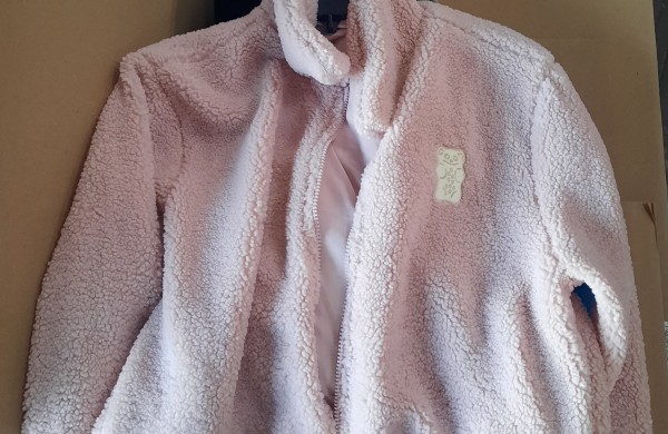 Krovinyje tarp dėvėtų rūbų – ir naujų drabužių klastotės