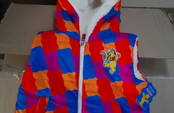 Krovinyje tarp dėvėtų rūbų – ir naujų drabužių klastotės