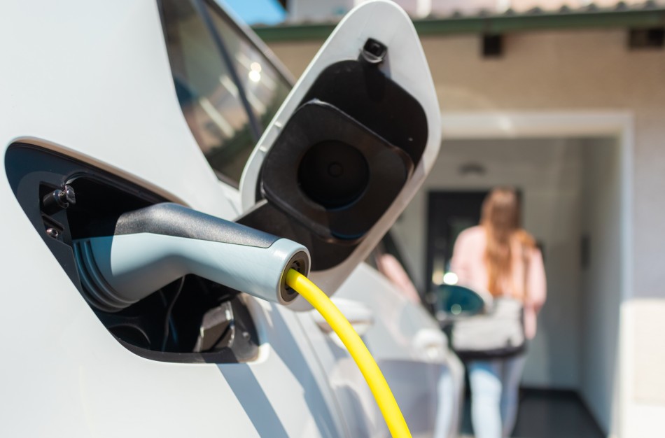 Lietuvoje jau yra beveik 43 600 lengvųjų elektromobilių