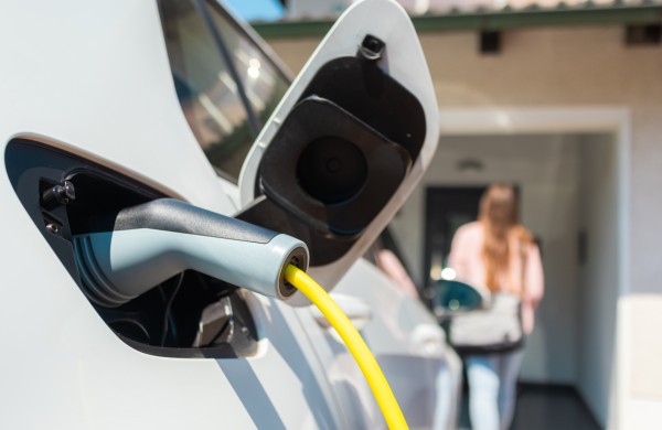 Lietuvoje jau yra beveik 43 600 lengvųjų elektromobilių