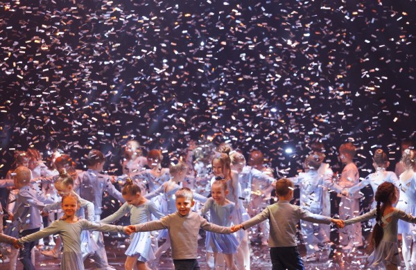 Jonavos kultūros centre – šilta „Lakštingalėlės“ Kalėdų šventė