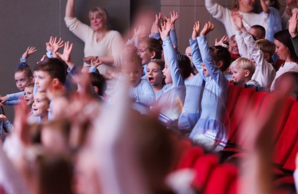 Jonavos kultūros centre – šilta „Lakštingalėlės“ Kalėdų šventė