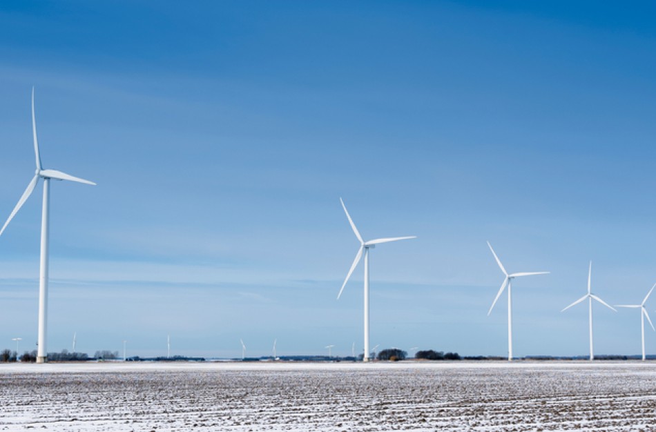 Vėjo elektrinės pasiekė naują elektros gamybos rekordą – 31,7 GWh per parą, pigo elektra, dujos, nafta