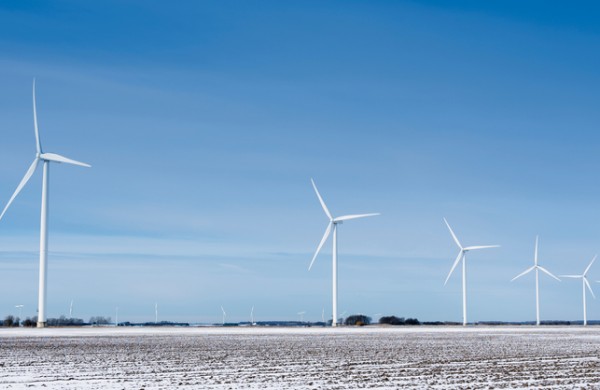 Vėjo elektrinės pasiekė naują elektros gamybos rekordą – 31,7 GWh per parą, pigo elektra, dujos, nafta