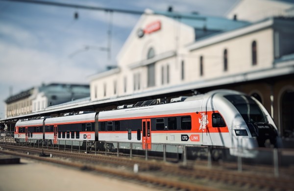 Traukiniu pasiekti Lenkiją – dar patogiau: „LTG Link“ skelbia dažnesnių reisų pradžią