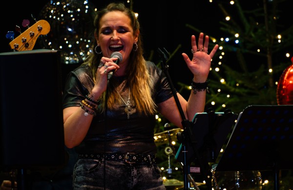 Užusalių bendruomenė jaukiai susibūrė tradiciniame padėkos vakare „Žiemos nakties gala – bliuzo ritmu 2025“