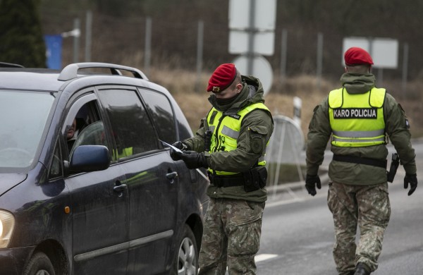 Ekstremaliosios situacijos metu kariams suteiktos specialios teisės