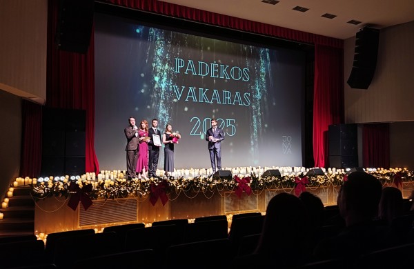 Jonavoje įteiktas garbingiausias miesto apdovanojimas: pirmą kartą – visai bendruomenei