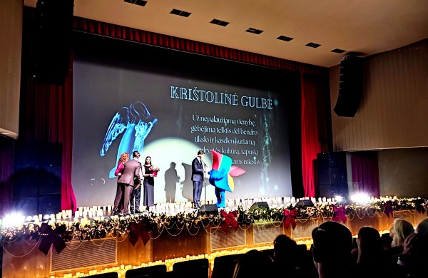 Jonavoje įteiktas garbingiausias miesto apdovanojimas: pirmą kartą – visai bendruomenei