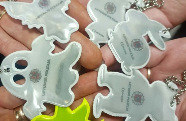 Jonavos Kalėdinių eglučių miestelyje – policijos dovanos saugumui