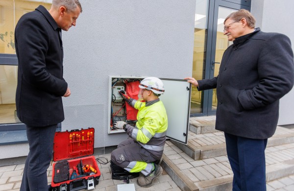 ESO baigia pirmąjį išmaniųjų skaitiklių diegimo etapą – 1,3 mln. skaitiklių padengia daugiau nei 90 proc. šalies suvartojimo 