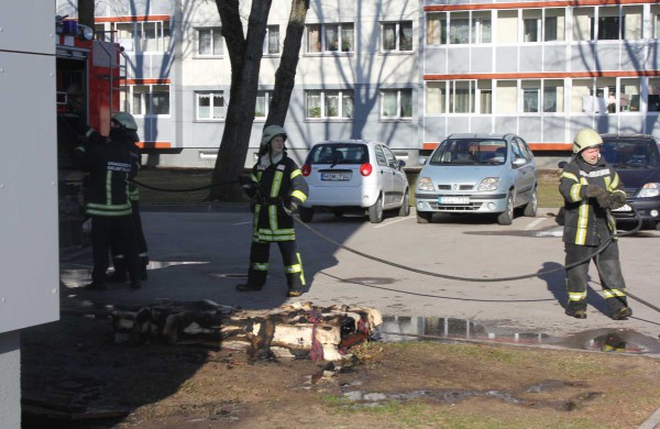 Panerių gatvėje – gaisras, žuvo dvi moterys