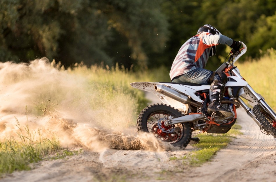 Kodėl pigūs šalmai Lietuvoje tapo rizikingesni? Sertifikavimo pokyčiai ir medžiagos