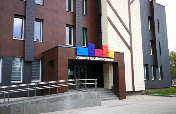 Šiurpi naktis Jonavoje: kultūros centre - ginkluotas įsibrovėlis