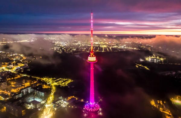 Vilniaus TV bokštas švies ir „šoks“ pagal Čiurlionio valsą, transliuojamą per radijo stotį LRT KLASIKA