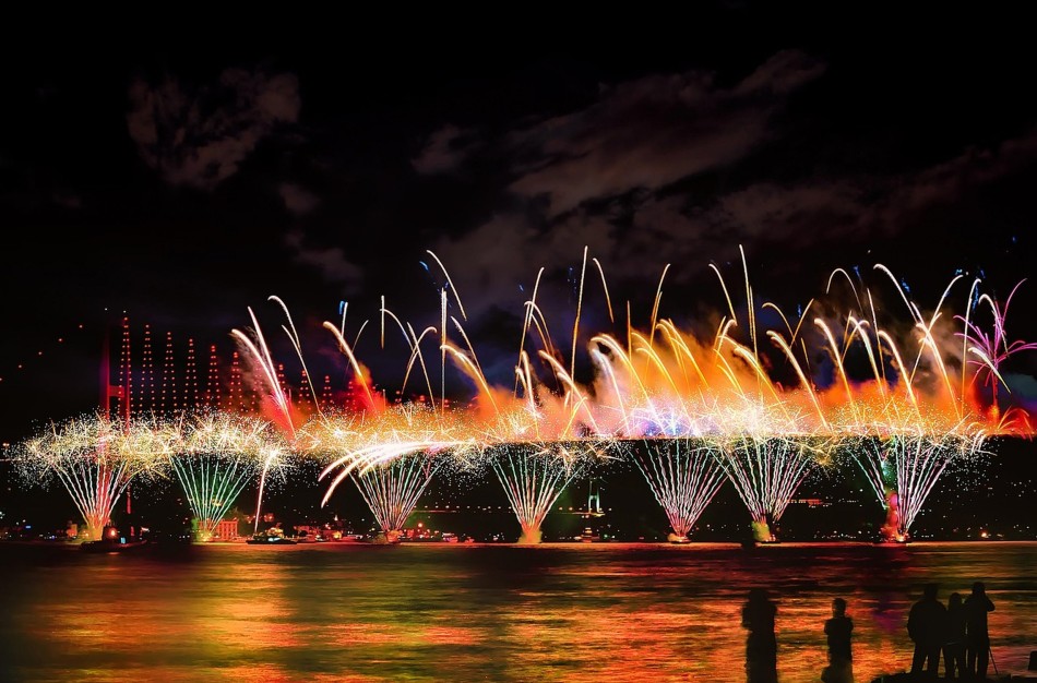 Fejerverkų spalvos: mineralai danguje ir jų pėdsakas aplinkoje