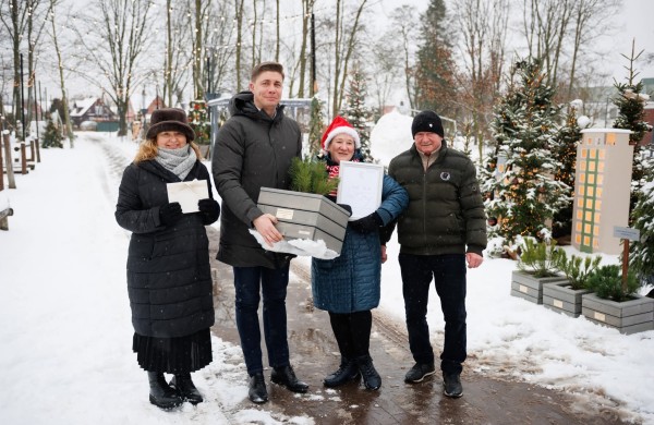 Kalėdinių eglučių miestelio kūrėjams – dovanos