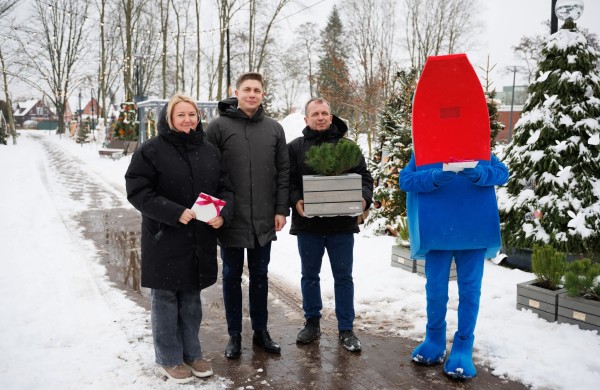 Kalėdinių eglučių miestelio kūrėjams – dovanos