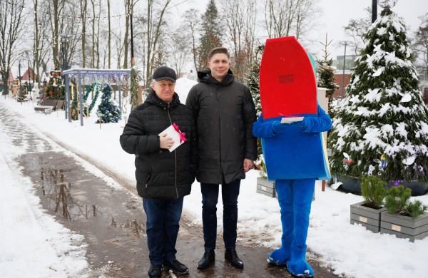 Kalėdinių eglučių miestelio kūrėjams – dovanos