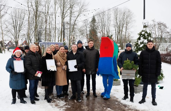Kalėdinių eglučių miestelio kūrėjams – dovanos