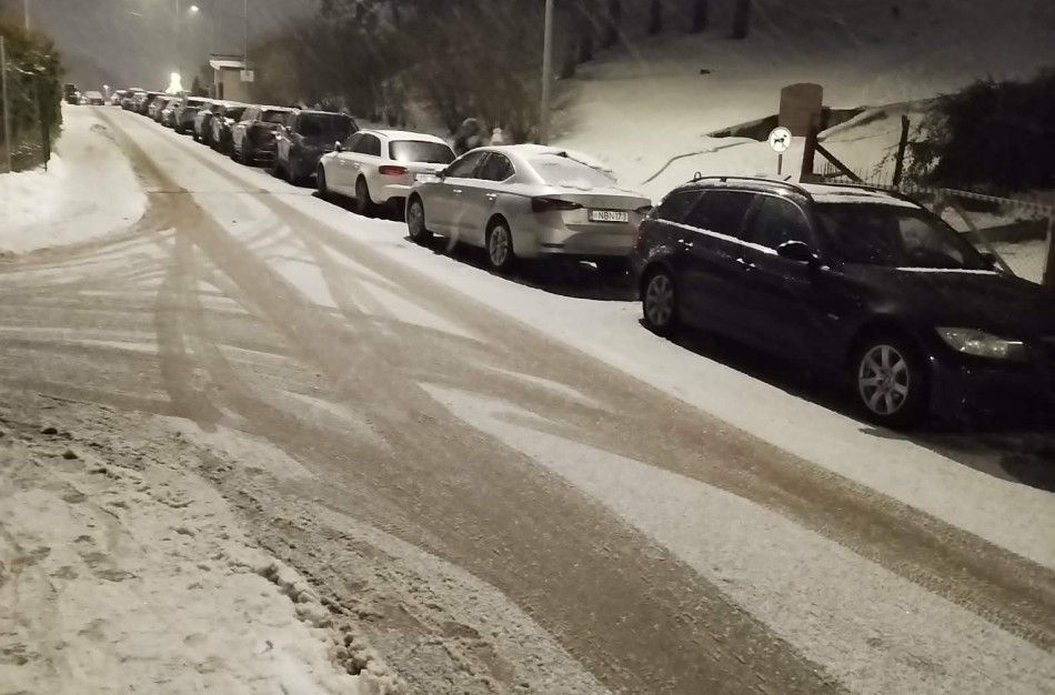 Po slidinėjimo centro atidarymo – skundai dėl netvarkingo parkavimo