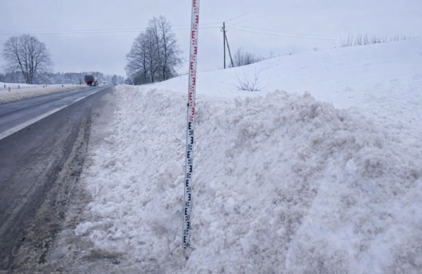 Daugiau nei 100 tūkstančių kilometrų: kelininkai dirba paromis, eismo sąlygos išlieka sudėtingos