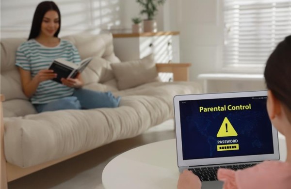 Amžiaus nustatymo programėlės: būtinas žingsnis saugesnio interneto link ir neišvengiamos visuomenės diskusijos