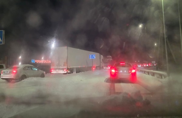 Vakarinio piko metu – eismo sąstingis prie Jonavos