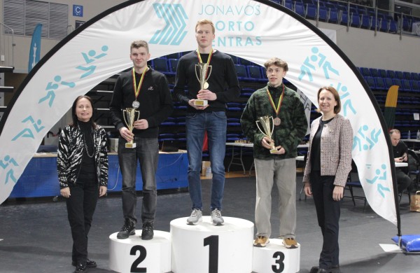 Jonavos sporto arenoje vyko tarptautinis greitųjų šachmatų turnyras treneriui R. Banaičiui atminti 