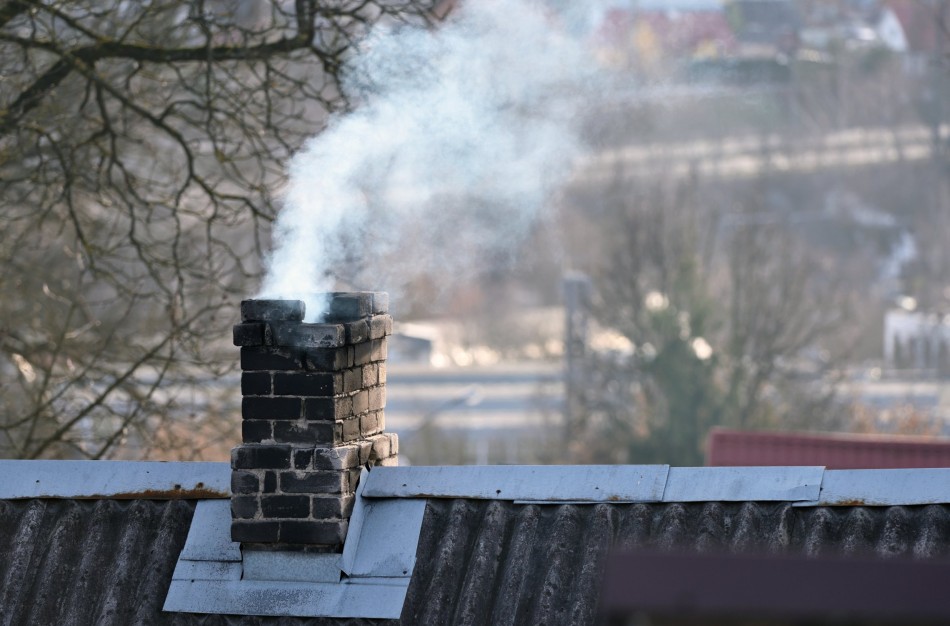 Šildymo sezonas: kokių aplinkosaugos reikalavimų reikia laikytis šildantis namus