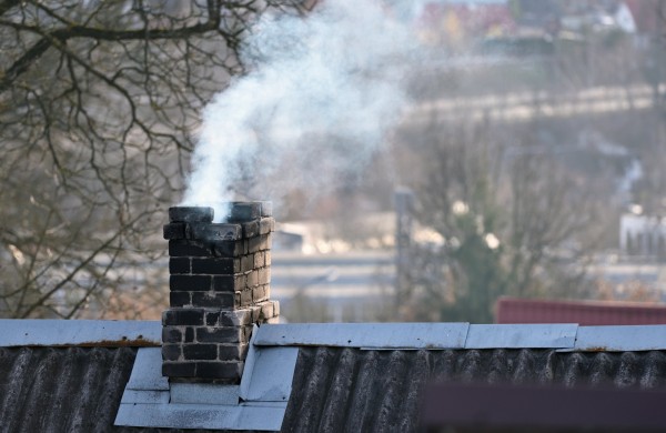 Šildymo sezonas: kokių aplinkosaugos reikalavimų reikia laikytis šildantis namus