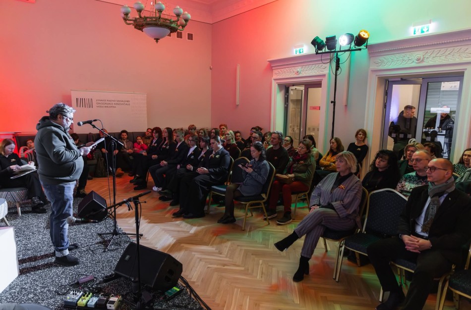 Poezijos, tylos ir laisvės skambesio naktis bibliotekoje