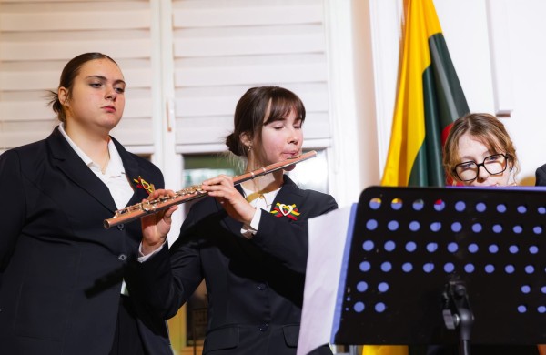 Poezijos, tylos ir laisvės skambesio naktis bibliotekoje