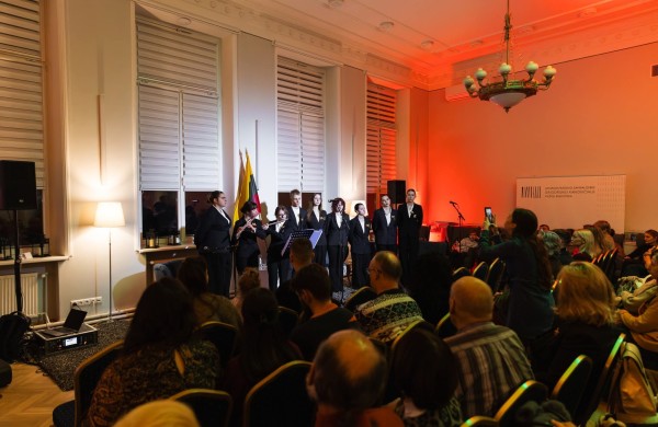 Poezijos, tylos ir laisvės skambesio naktis bibliotekoje