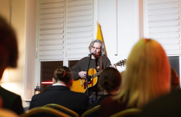 Poezijos, tylos ir laisvės skambesio naktis bibliotekoje