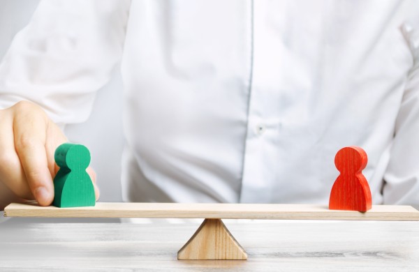 NT sandoriuose – nedeklaruotos pajamos ir mokesčių pažeidimai: papildomai apskaičiuota 295 tūkst. eurų mokesčių, baudų ir delspinigių